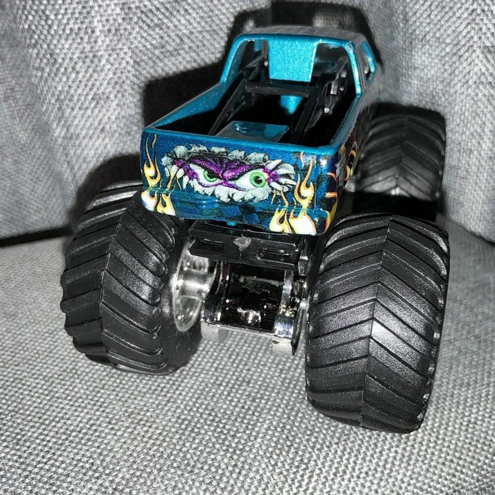 Hot Wheels Monster Jam Virginia Giant 1/64 Scale Monster Truck Rare HTF Blue